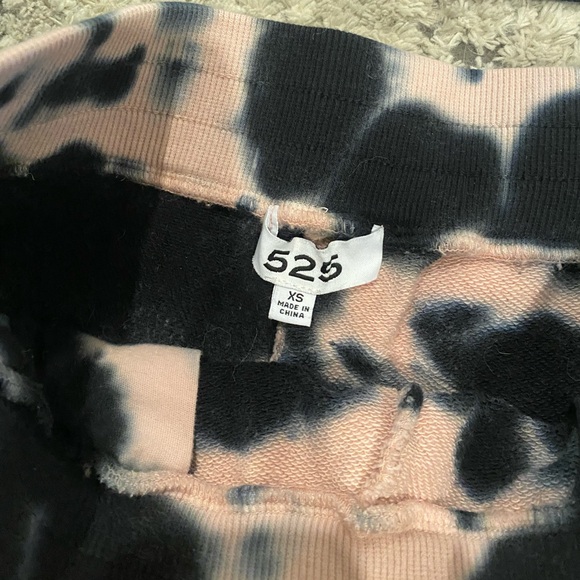 525 Two-Piece Lounge Set - Picture 3 of 5